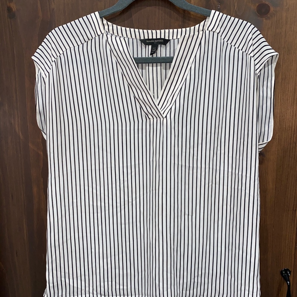 Classy Simple stripped Banana Republic Blouse